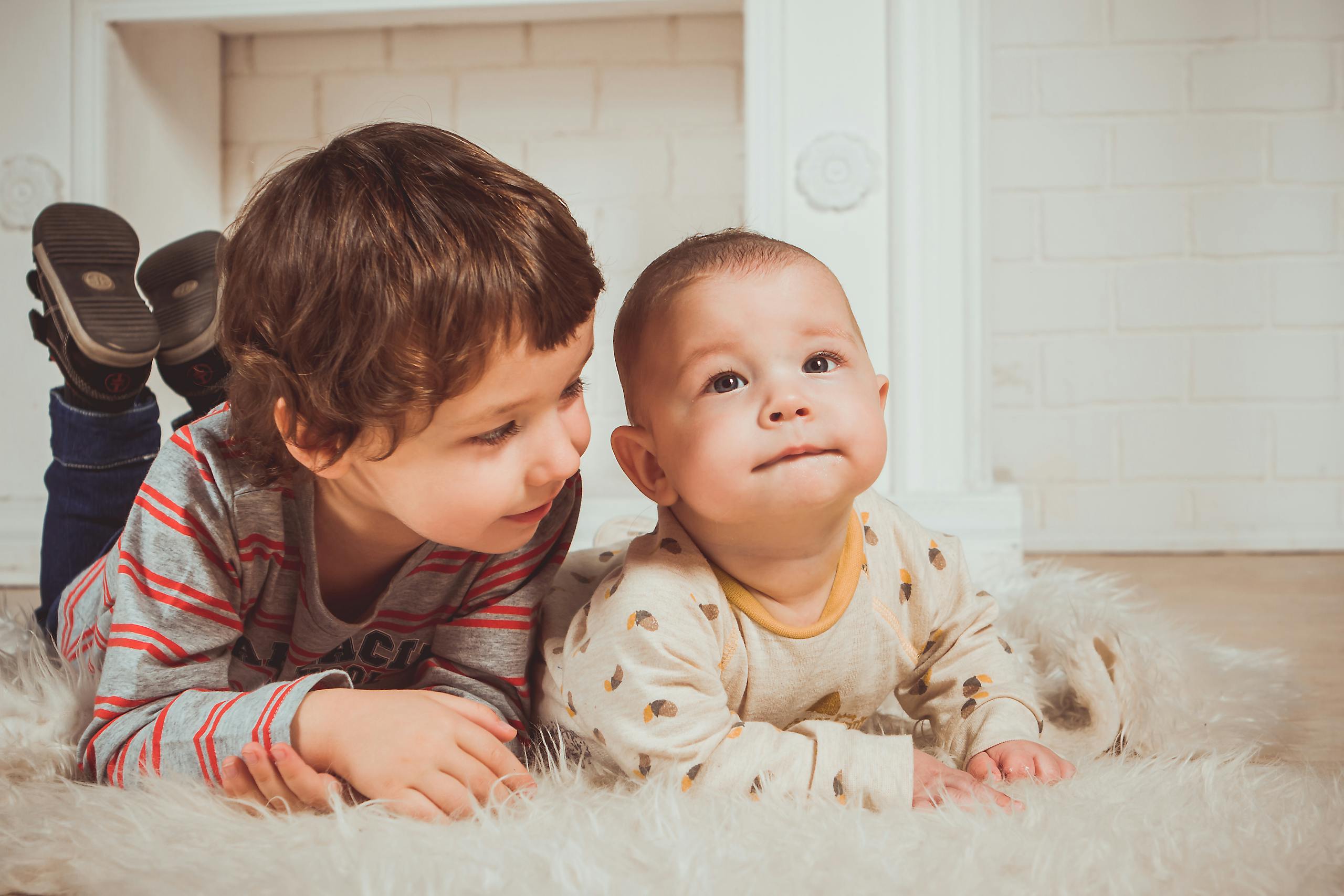 Chez mafimobo, nous savons que la sécurité des bébés et des jeunes enfants est une priorité absolue pour chaque parent. C’est pourquoi notre blog est une véritable mine d’informations dédiée à la prévention des accidents domestiques et aux solutions pour sécuriser votre maison.